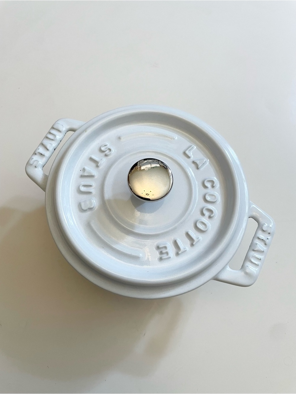 RARE, DISCONTINUED NWOB STAUB PURE WHITE MINI CAST IRON COCOTTE ROUND 0.25QT